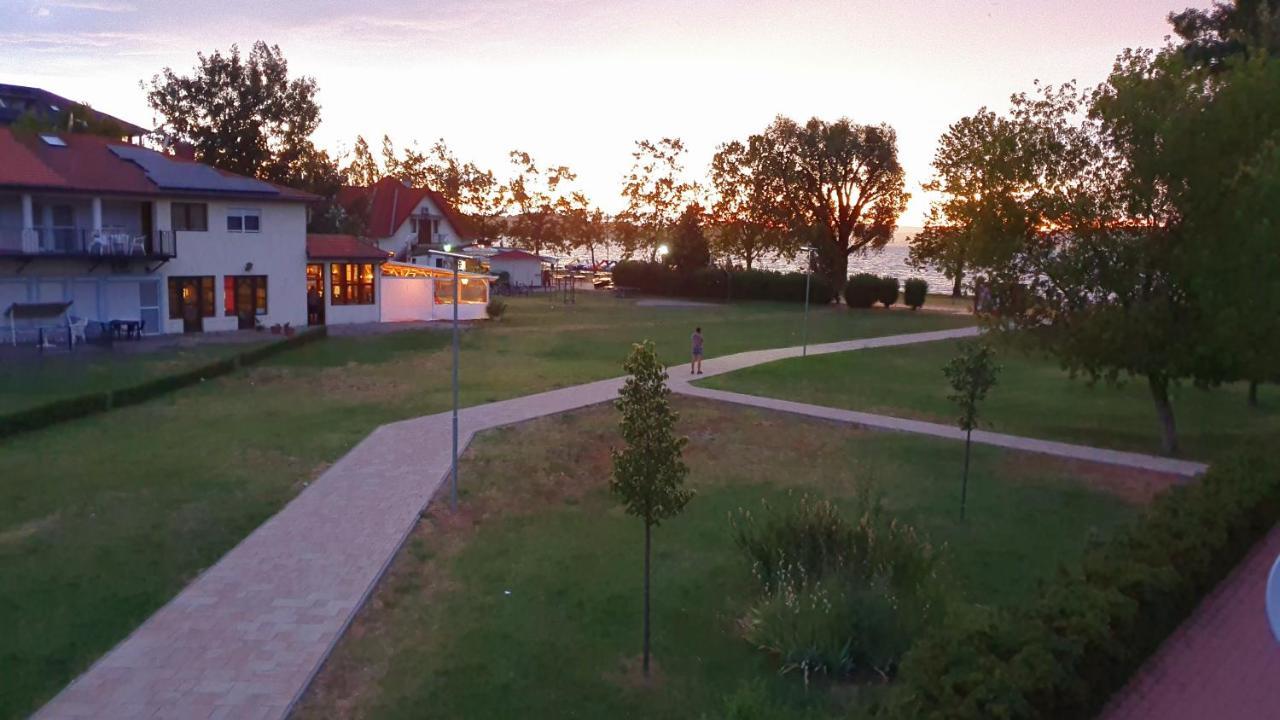 Wellapartman Zamárdi Exterior foto